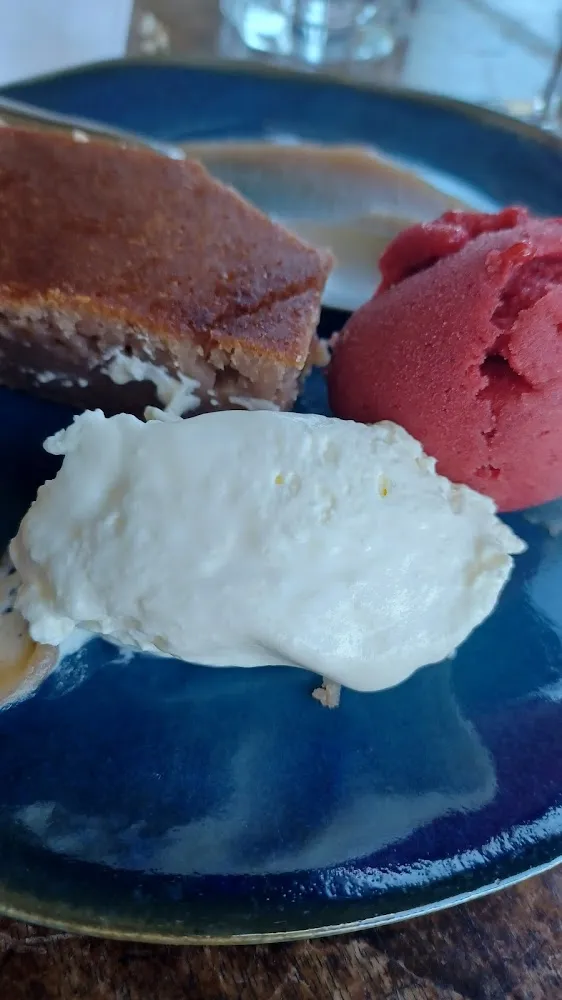 Moelleux Au Marron Sorbet Cassis Et Crème Fouettée